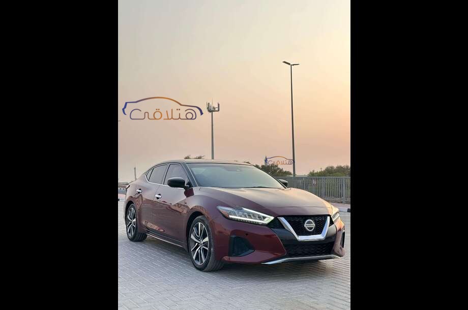 Maxima Nissan احمر غامق
