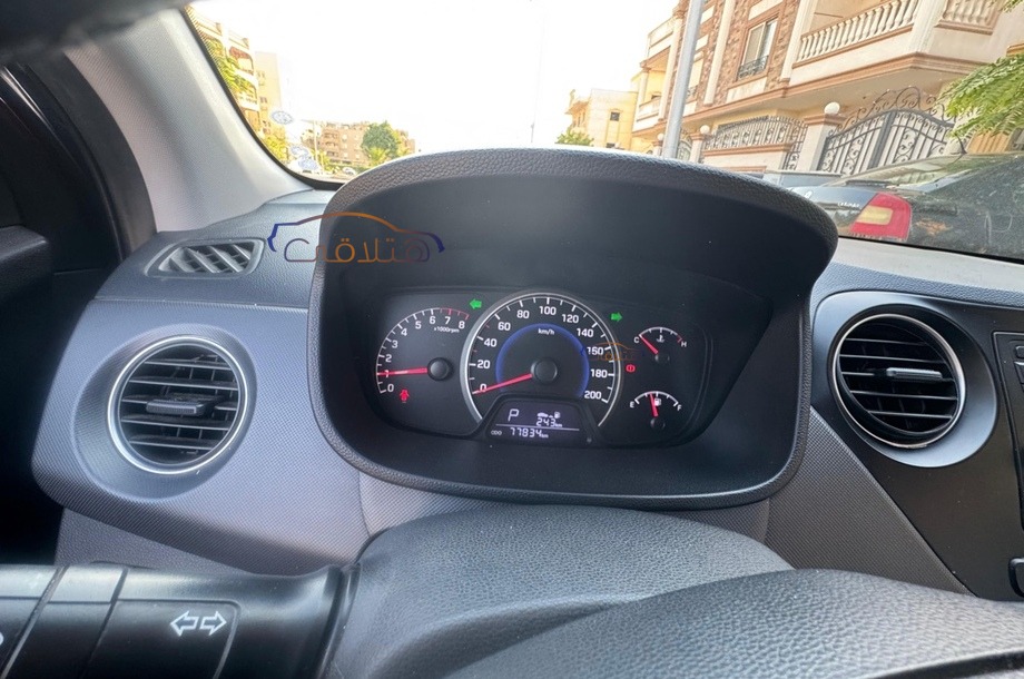 Grand i10 Hyundai احمر غامق