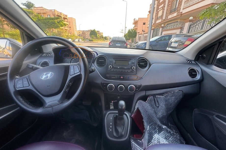 Grand i10 Hyundai احمر غامق