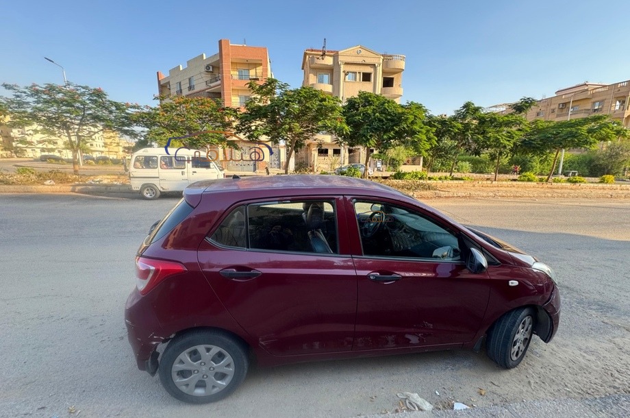 Grand i10 Hyundai احمر غامق