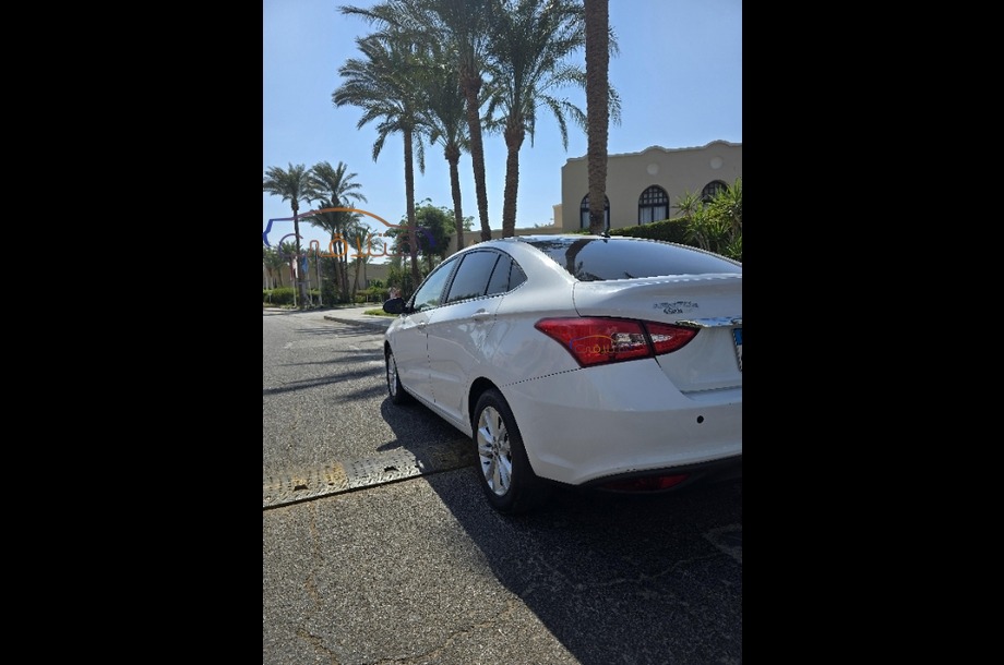 Arrizo 5 Chery أبيض