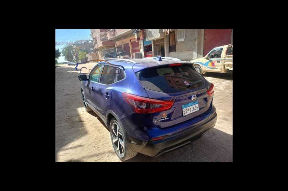 Qashqai Nissan الأزرق الداكن