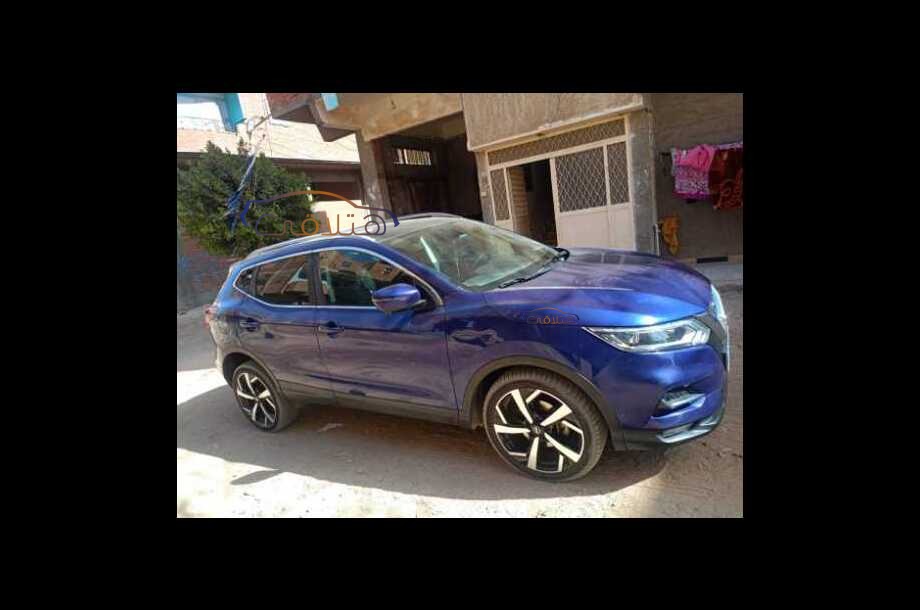 Qashqai Nissan الأزرق الداكن