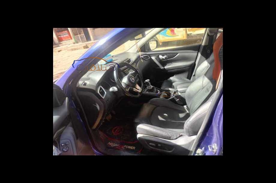 Qashqai Nissan الأزرق الداكن