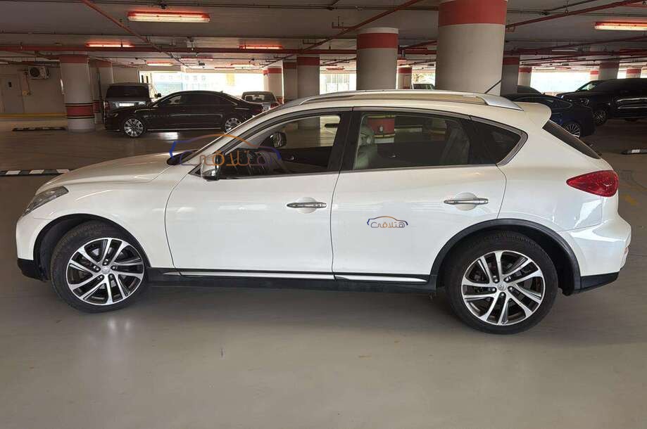 QX50 Infiniti White