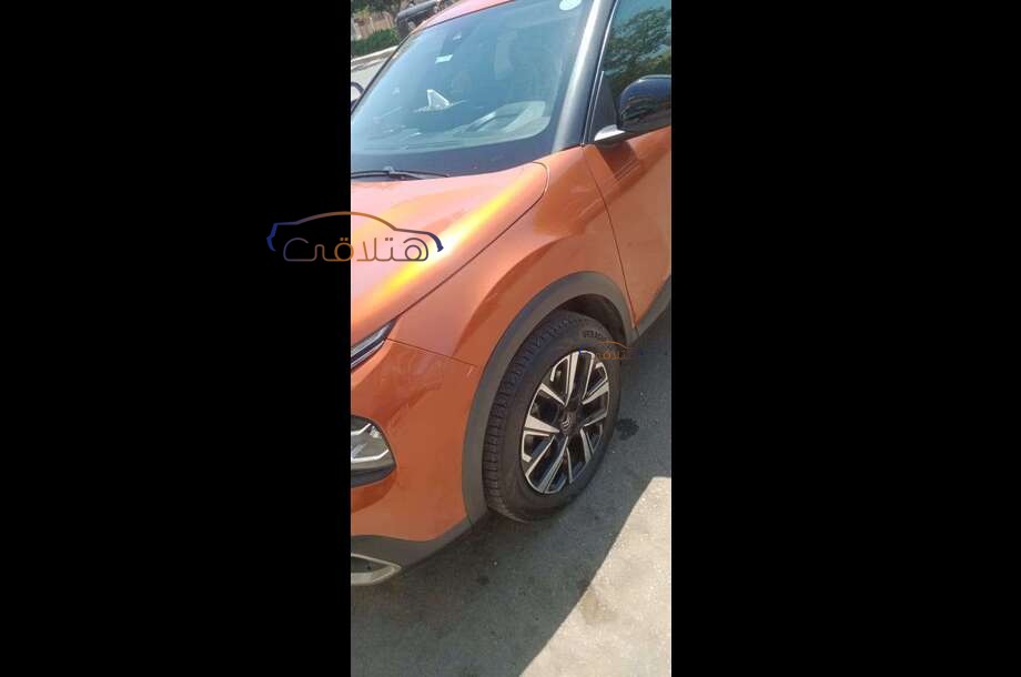 C4X Citroën ذهبي