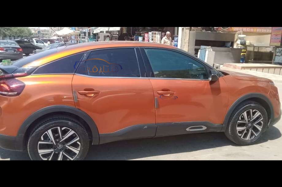 C4X Citroën ذهبي