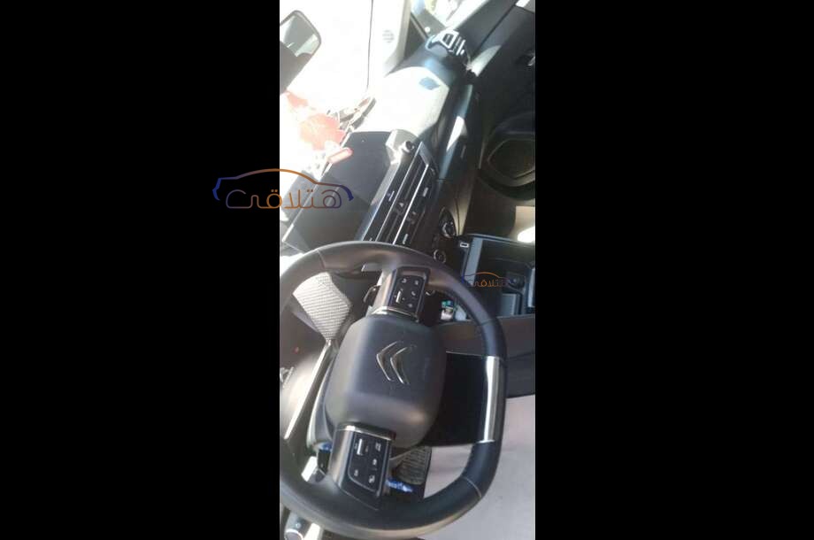 C4X Citroën ذهبي