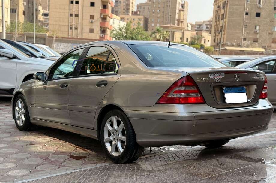 C 180 Mercedes فضي