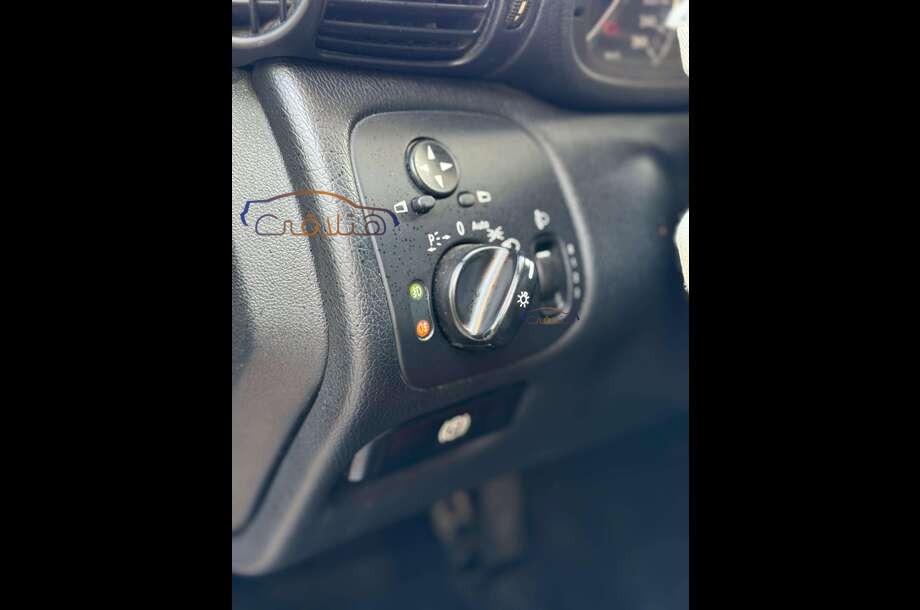 C 180 Mercedes فضي