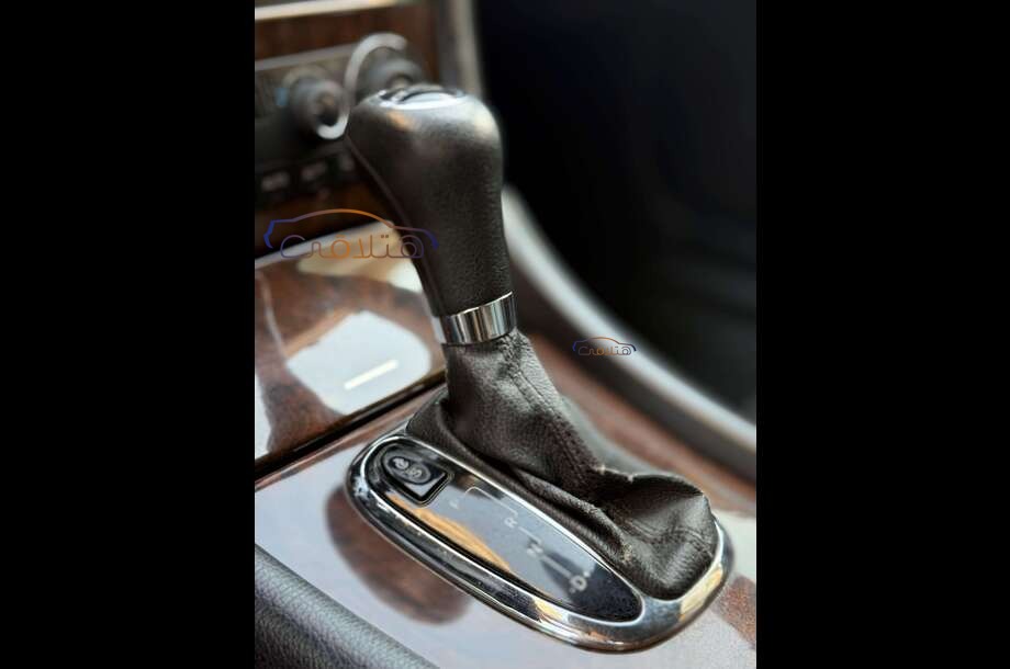 C 180 Mercedes فضي