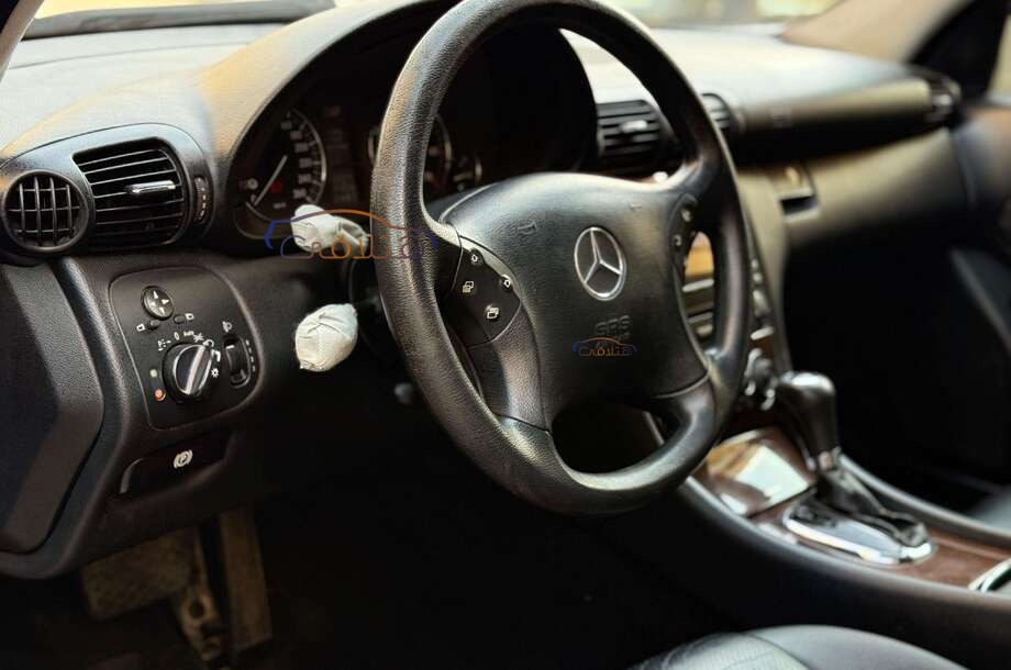 C 180 Mercedes فضي