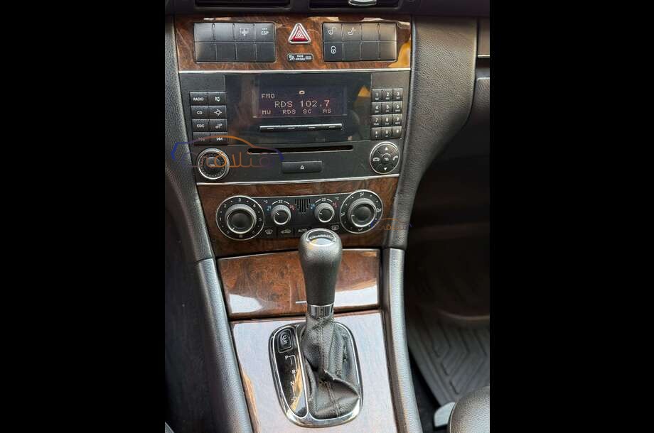 C 180 Mercedes فضي