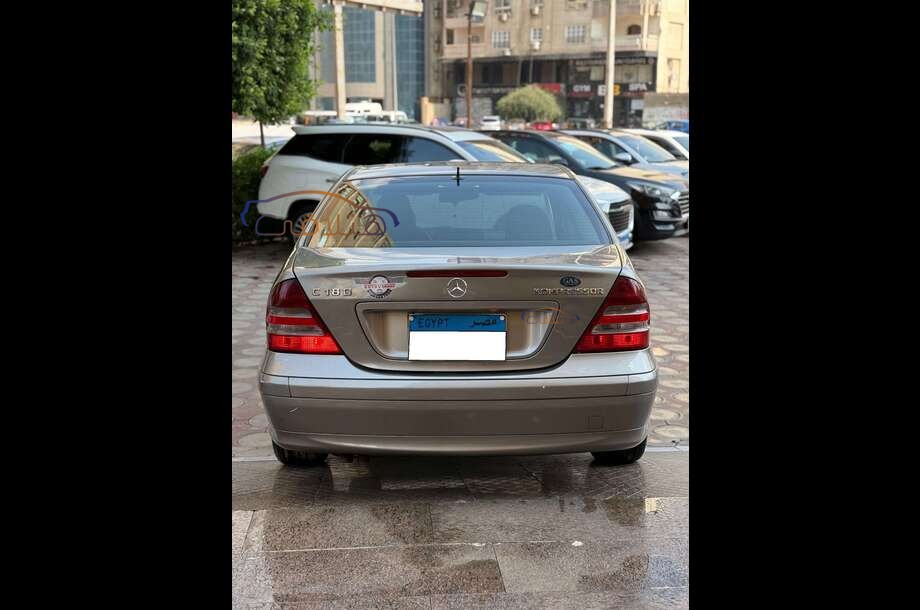 C 180 Mercedes فضي