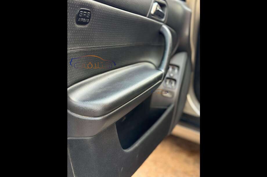 C 180 Mercedes فضي