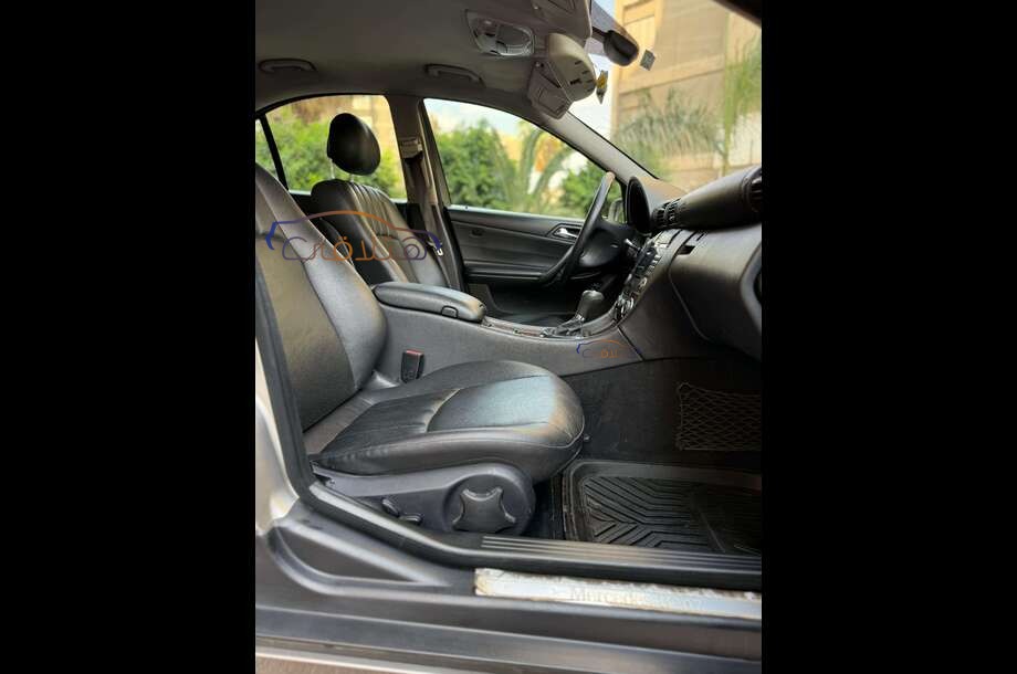 C 180 Mercedes فضي