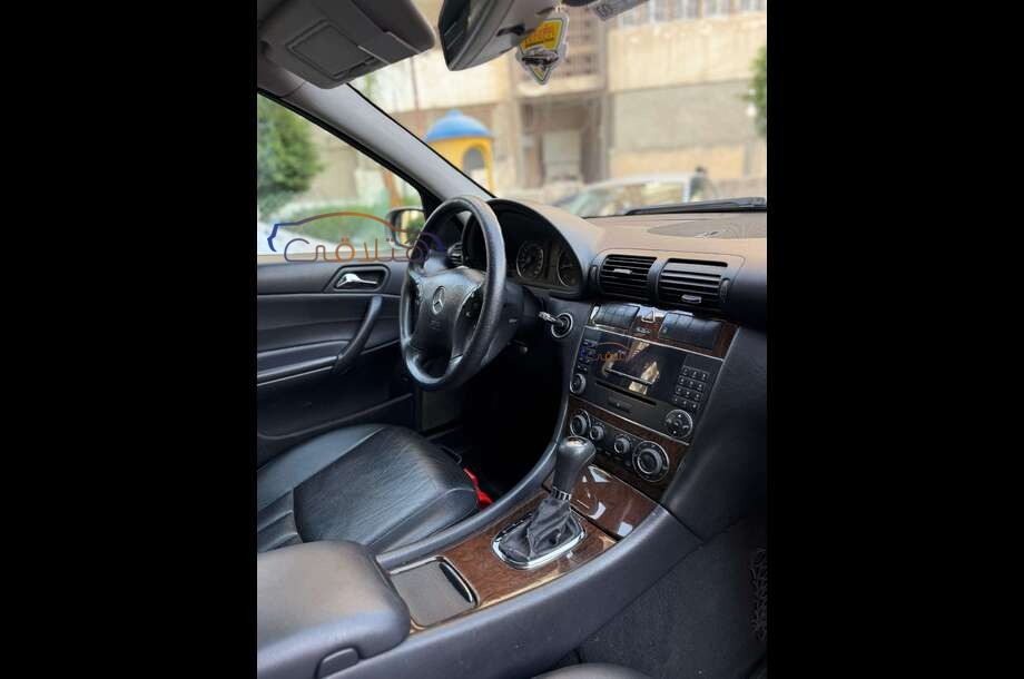 C 180 Mercedes فضي