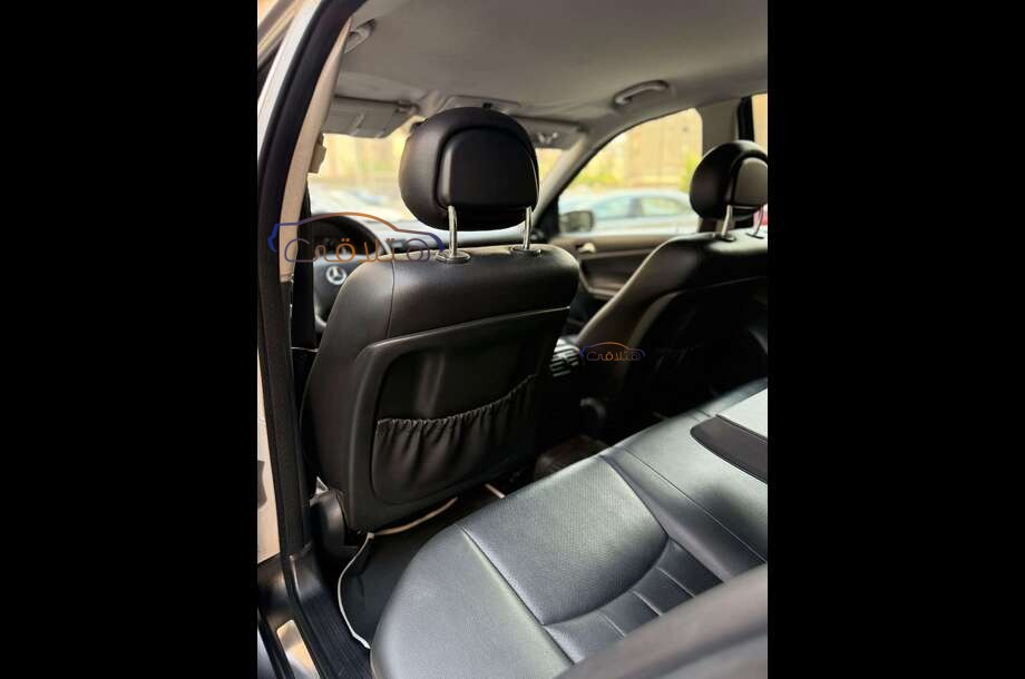 C 180 Mercedes فضي