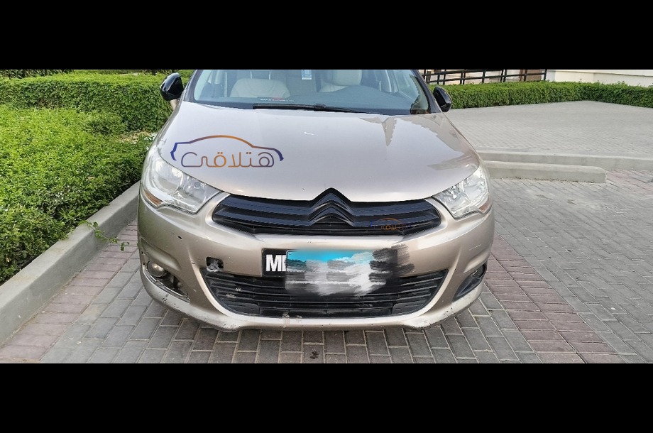 C4 Citroën ذهبي