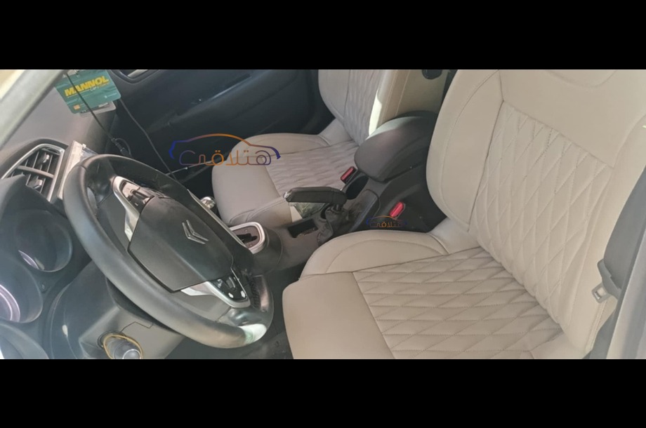 C4 Citroën ذهبي