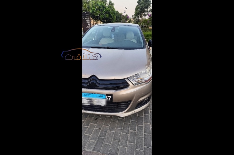 C4 Citroën ذهبي