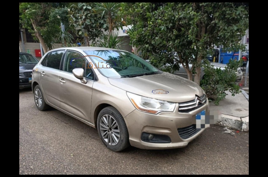 C4 Citroën ذهبي