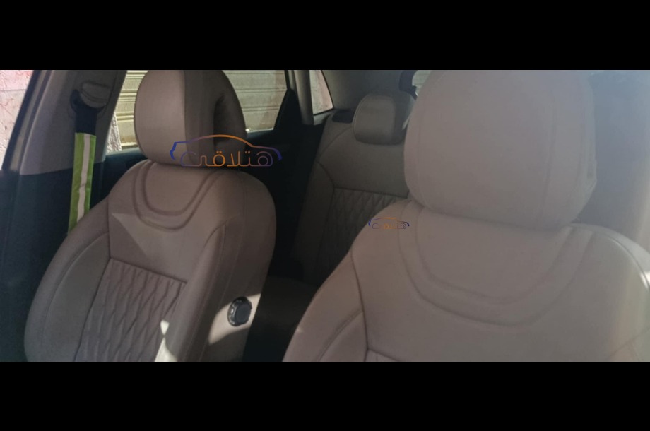 C4 Citroën ذهبي