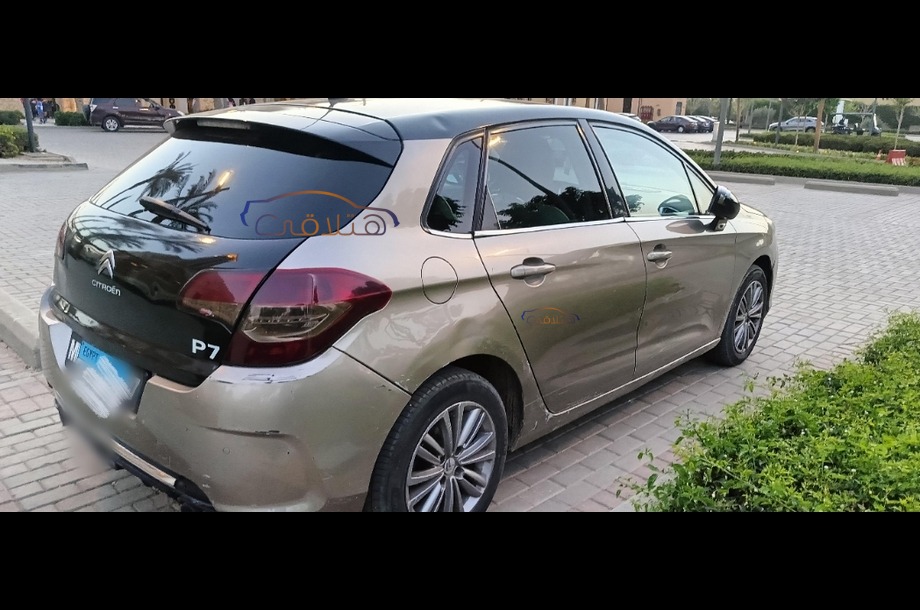 C4 Citroën ذهبي