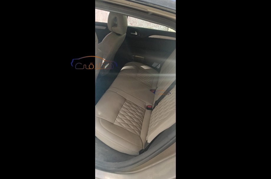 C4 Citroën ذهبي