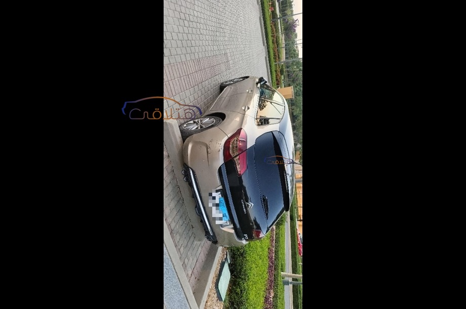 C4 Citroën ذهبي