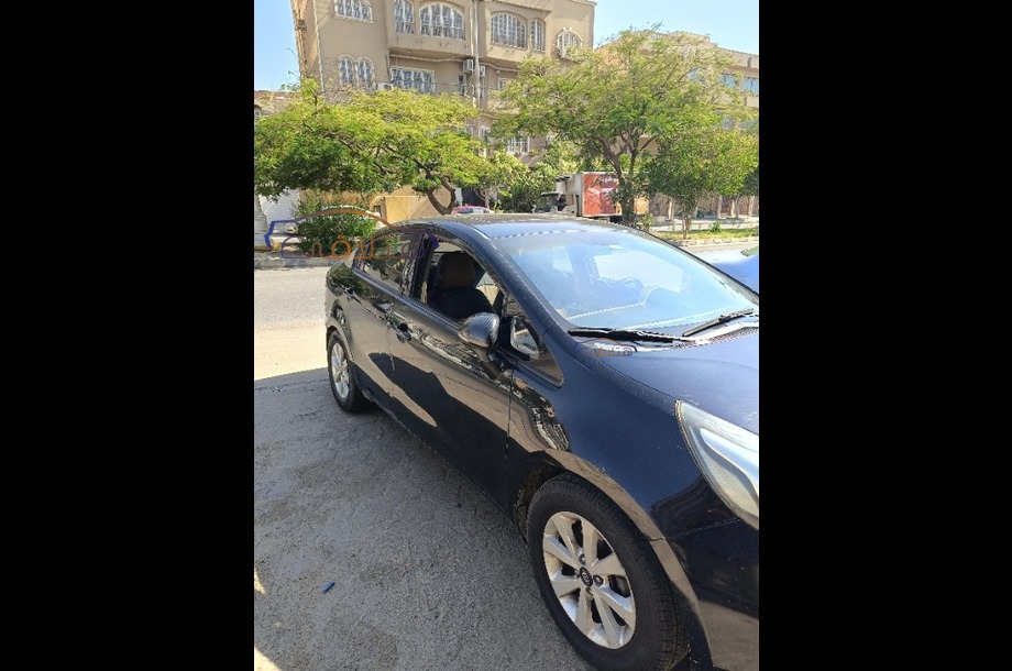 Rio Kia أسود