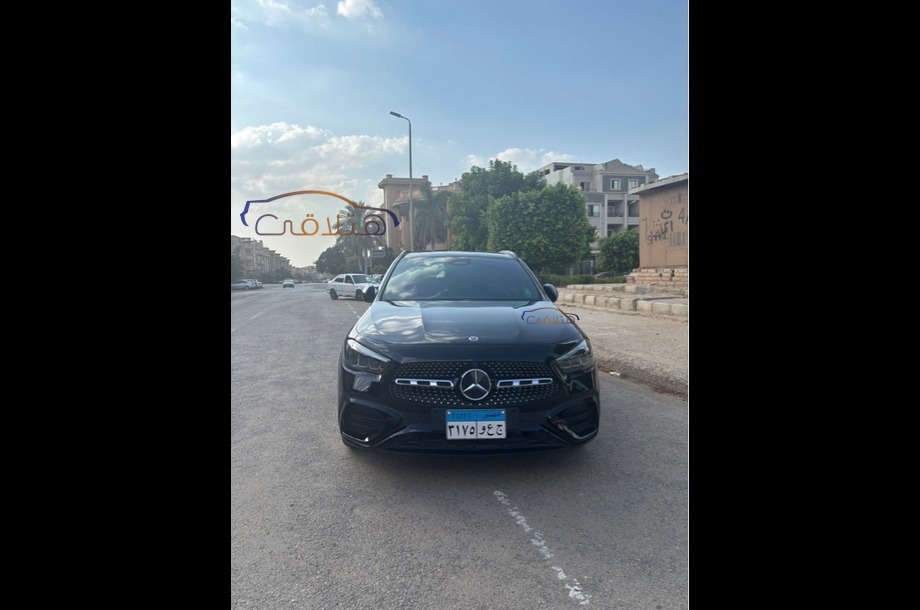 GLA Mercedes أسود