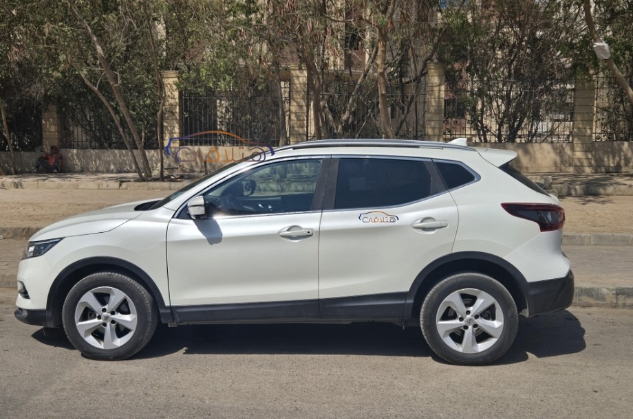 Qashqai Nissan أبيض