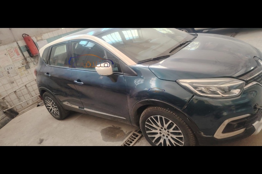 Captur Renault الأزرق الداكن