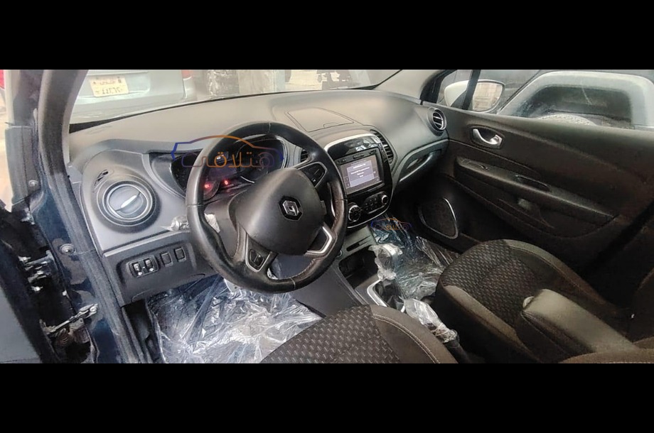 Captur Renault الأزرق الداكن