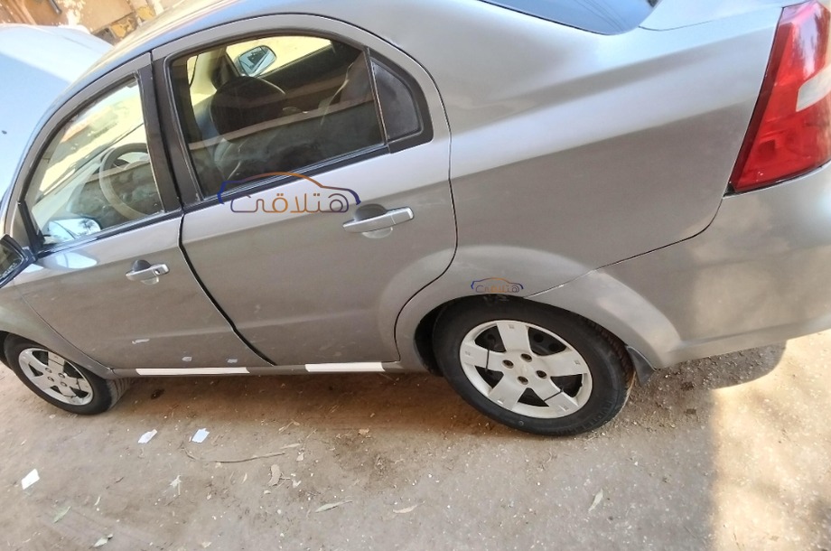 Aveo Chevrolet رمادي