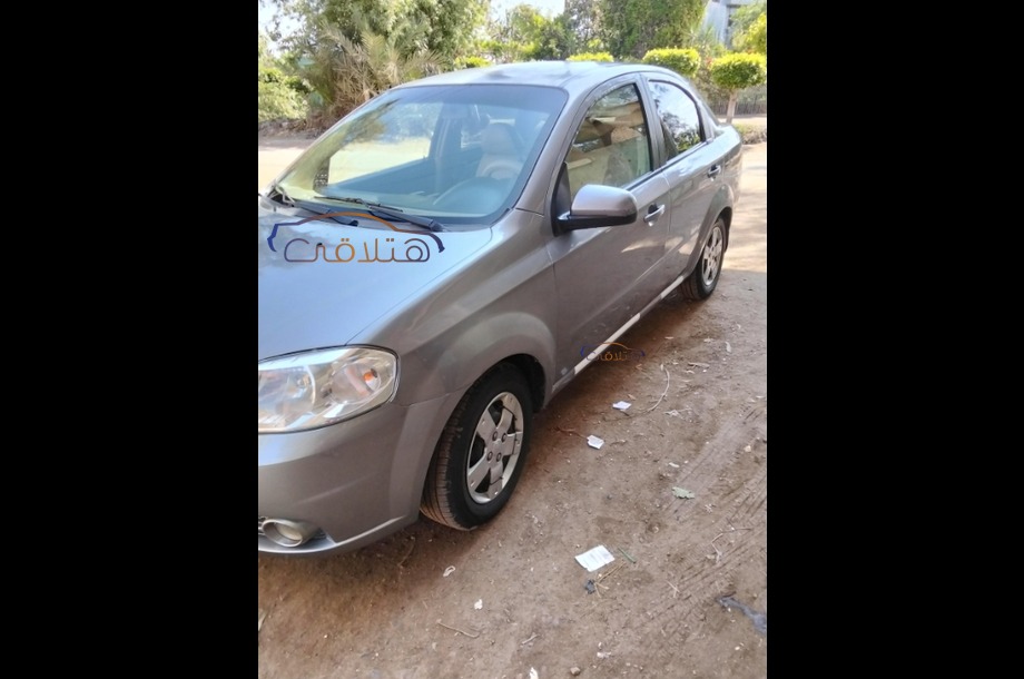 Aveo Chevrolet رمادي
