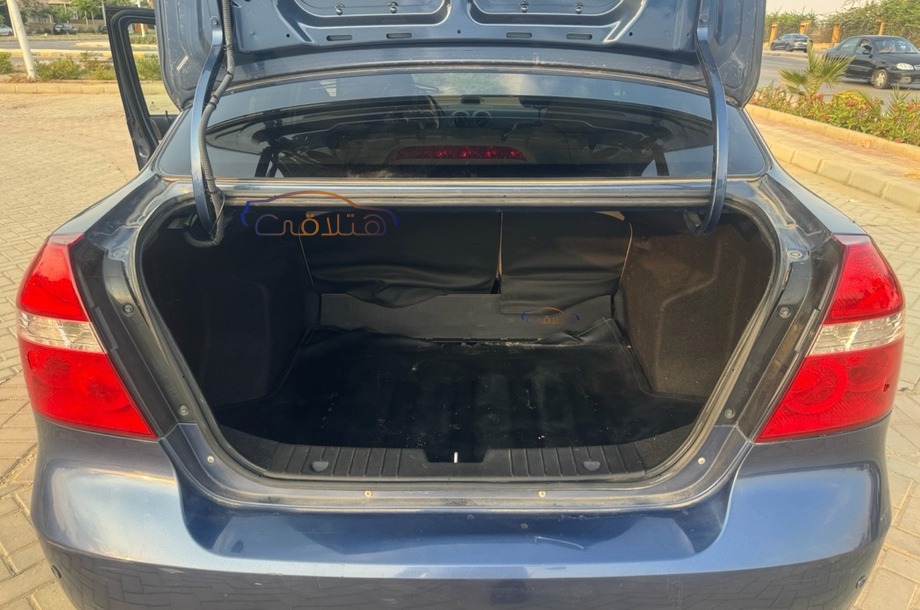 Aveo Chevrolet Dark blue