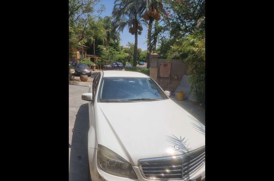 C 180 Mercedes أبيض