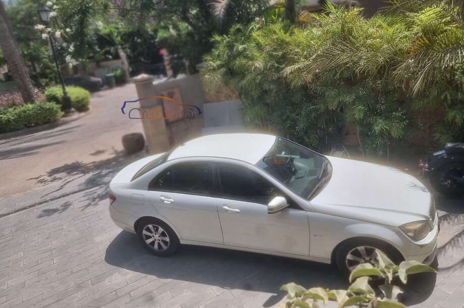 C 180 Mercedes أبيض