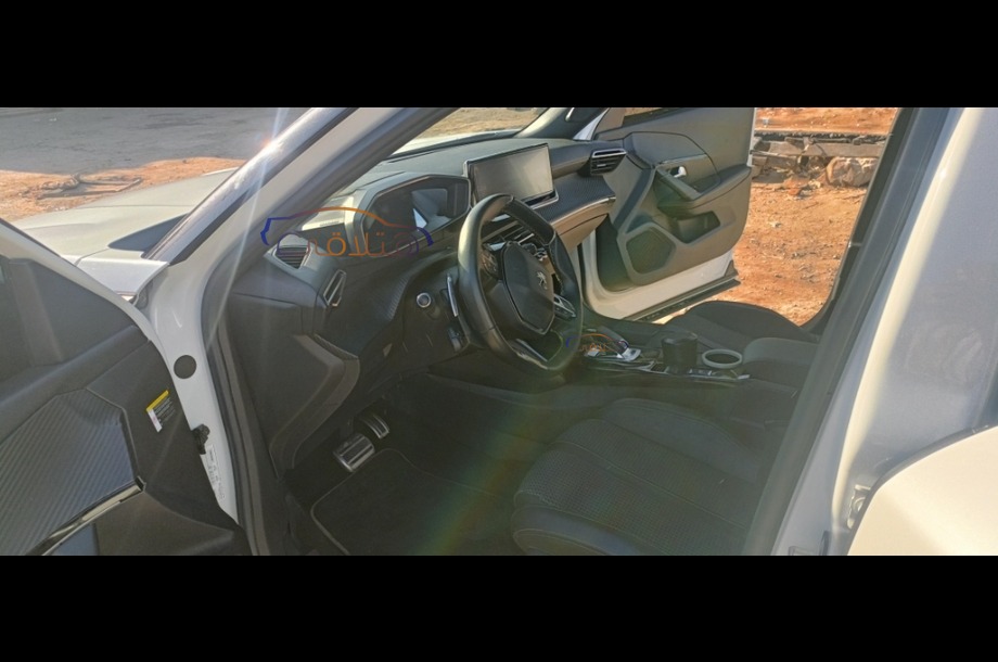 2008 Peugeot أبيض