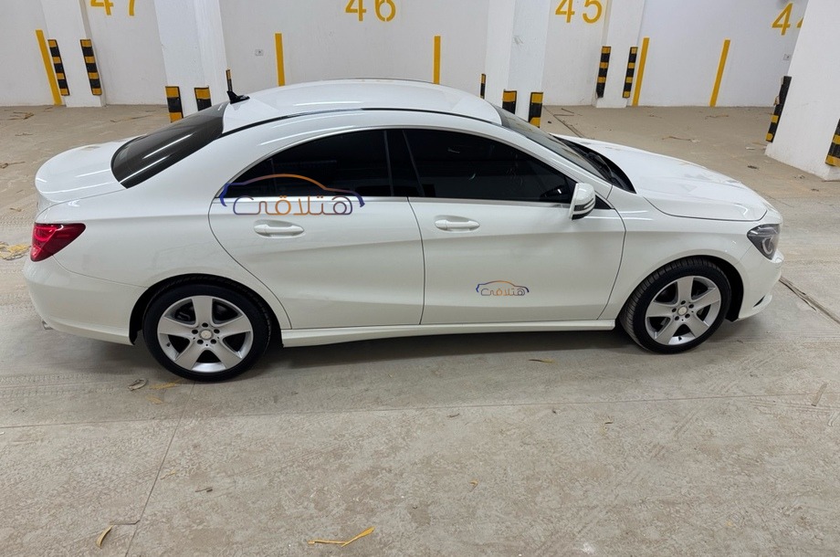 CLA 180 Mercedes أبيض