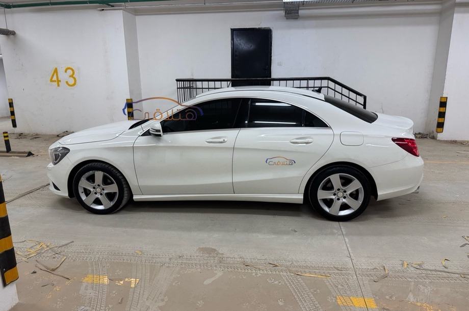 CLA 180 Mercedes أبيض