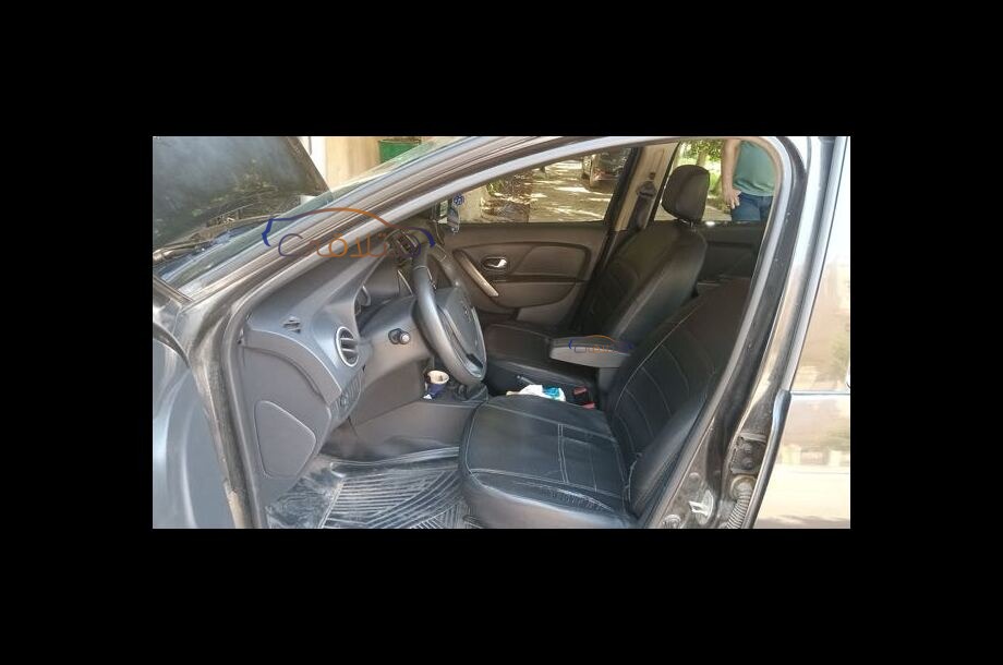 Sandero Step Way Renault أسود