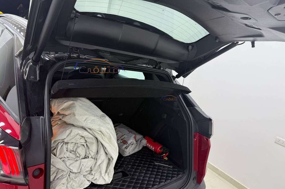 3008 Peugeot احمر
