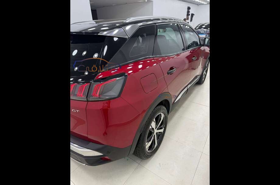 3008 Peugeot احمر