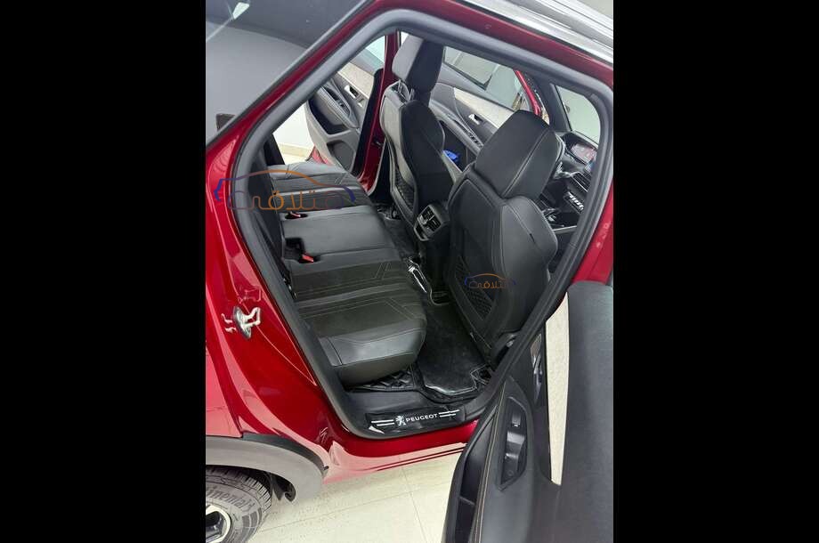 3008 Peugeot احمر