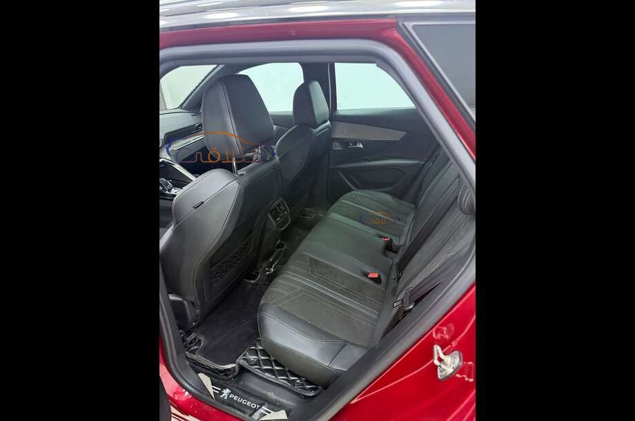 3008 Peugeot احمر