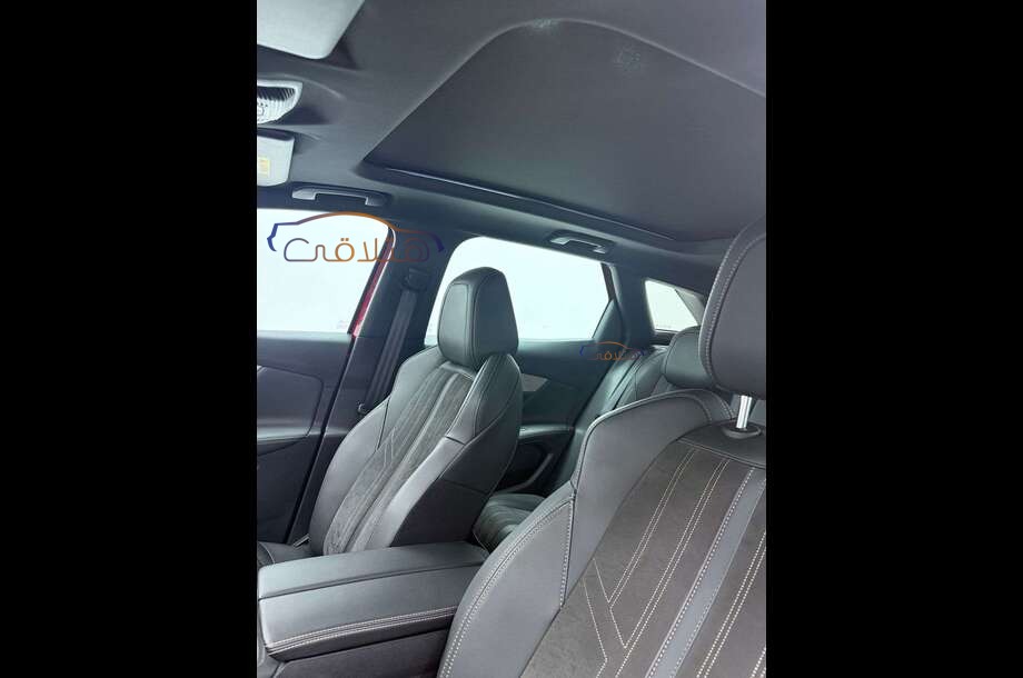 3008 Peugeot احمر