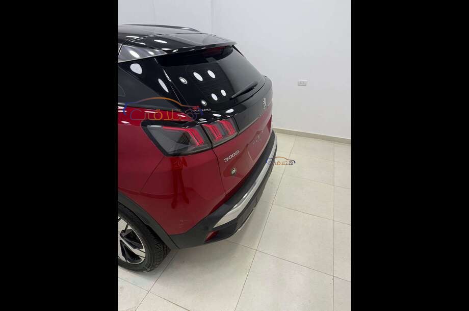 3008 Peugeot احمر